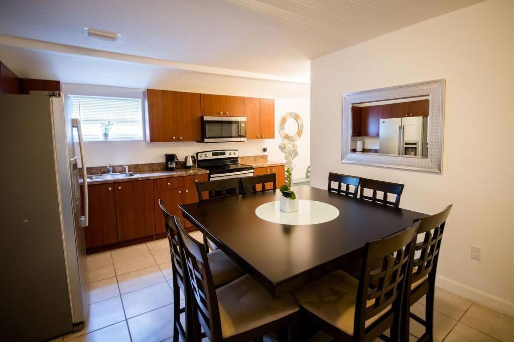 3 Bedroom Miami Home 15 Minutes To The Beach Екстериор снимка