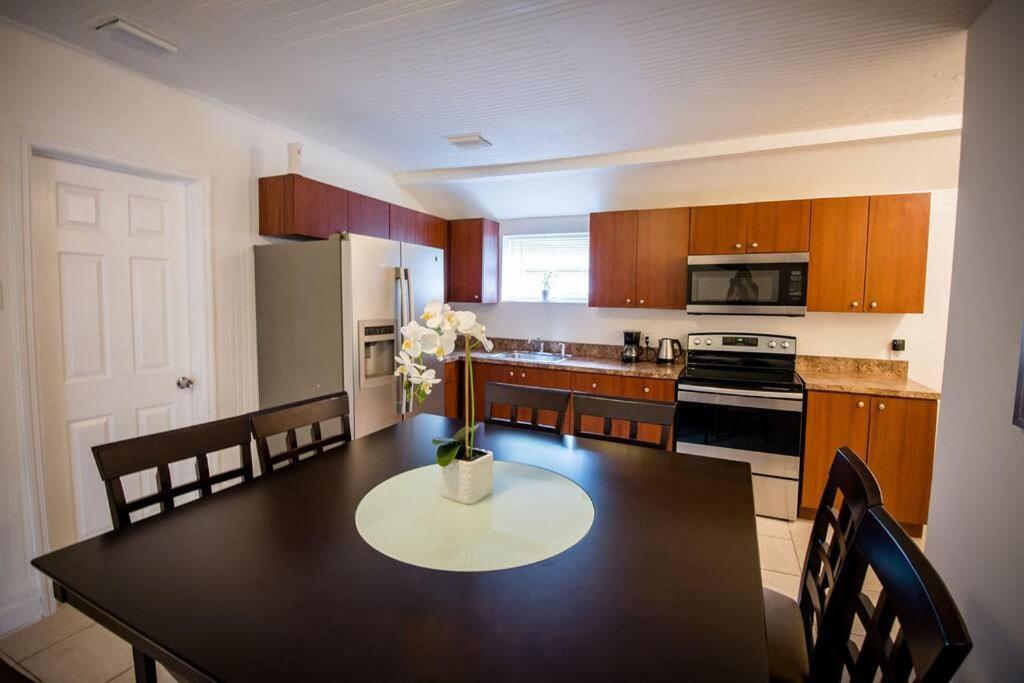 3 Bedroom Miami Home 15 Minutes To The Beach Екстериор снимка