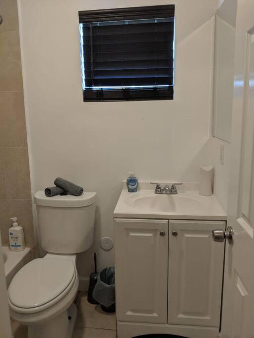 3 Bedroom Miami Home 15 Minutes To The Beach Екстериор снимка